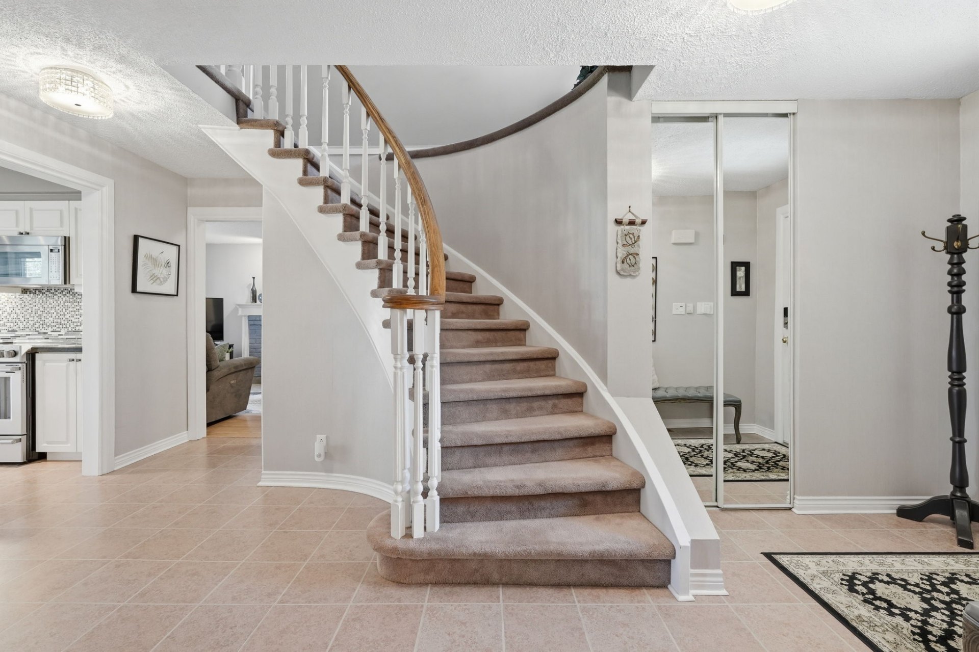 Grand Foyer & Curved Staircase